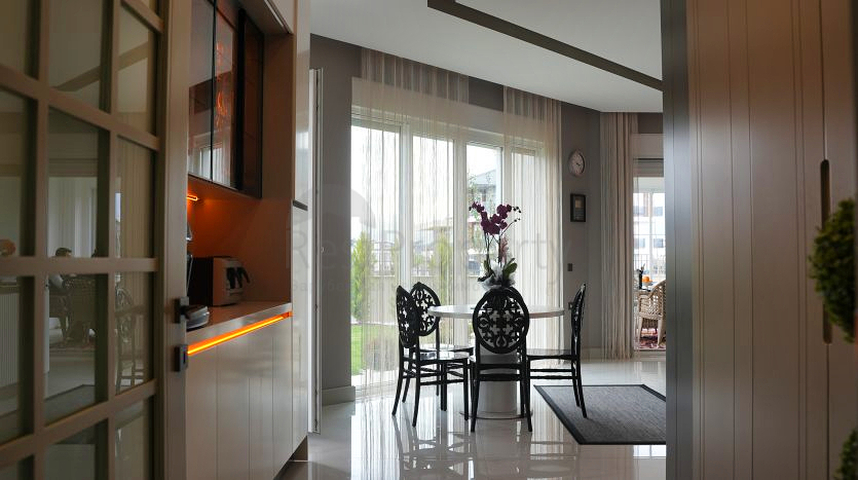 فيلا 5+1 في دوشيمالتي-منطقة أنطاليا 