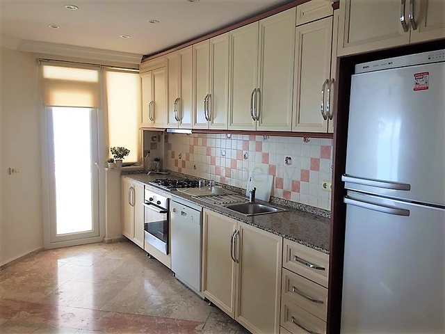 شقة 2 + 1 على الساحل الأول