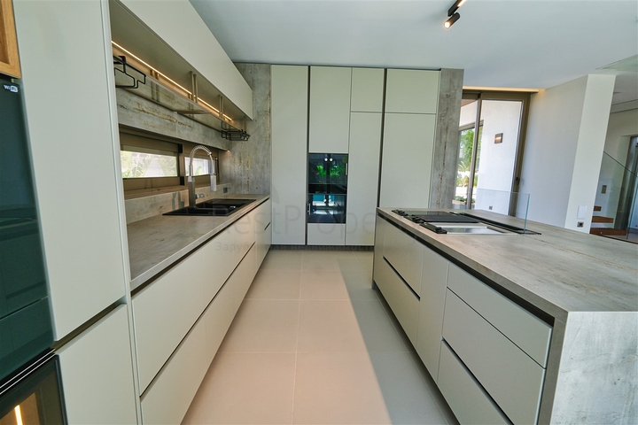 فيلا 4+2 في ألتينكال - حي أنطاليا 