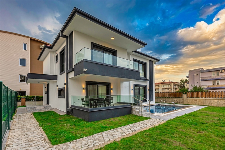 فيلا 3 + 2 في منطقة بيليك أنطاليا 