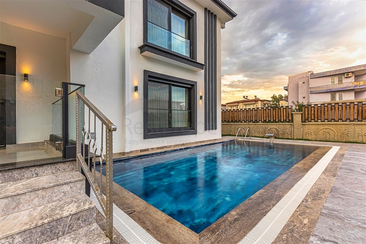 فيلا 3 + 2 في منطقة بيليك أنطاليا 