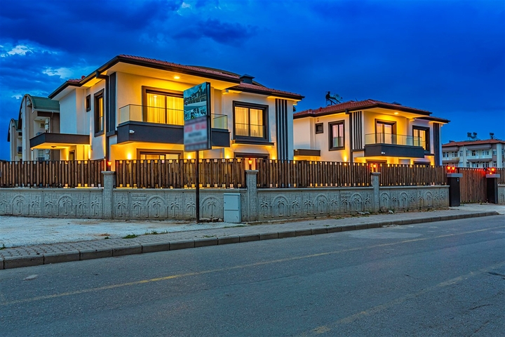 فيلا 3 + 2 في منطقة بيليك أنطاليا 