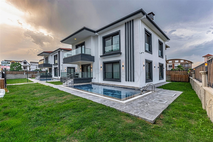 فيلا 3 + 2 في منطقة بيليك أنطاليا 