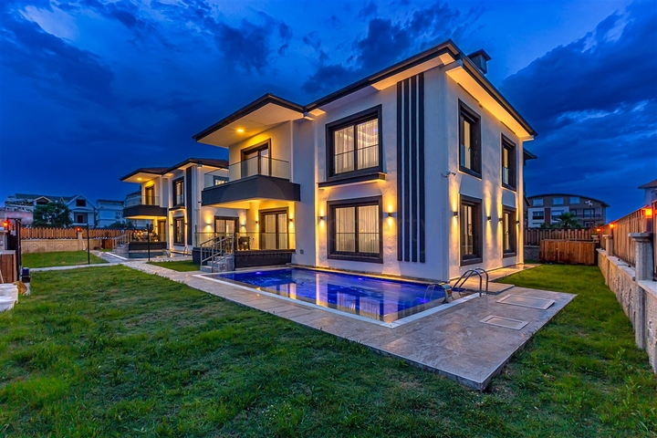 فيلا 3 + 2 في منطقة بيليك أنطاليا 