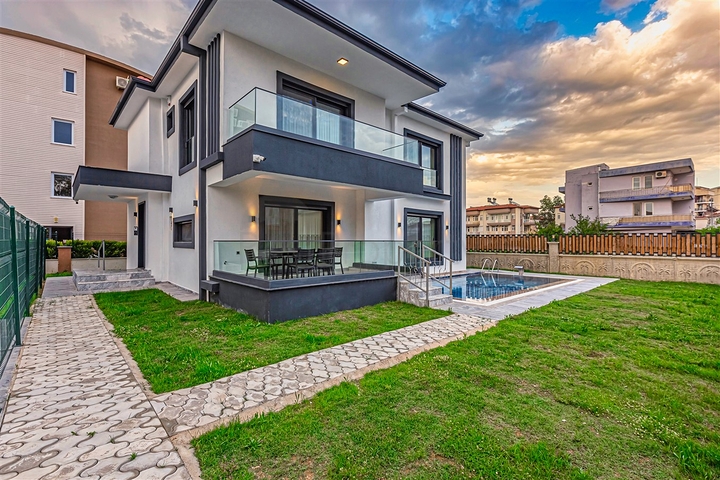 فيلا 3 + 2 في منطقة بيليك أنطاليا 