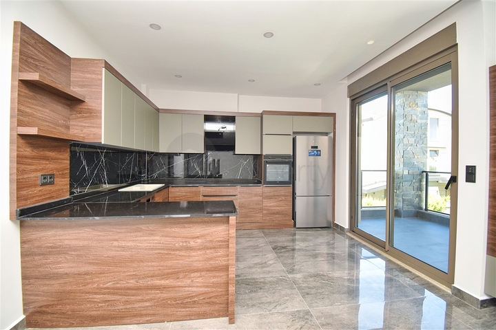 شقق في شقق دوبلكس 2+1 و 4+1 في منطقة بيليك - أنطاليا 