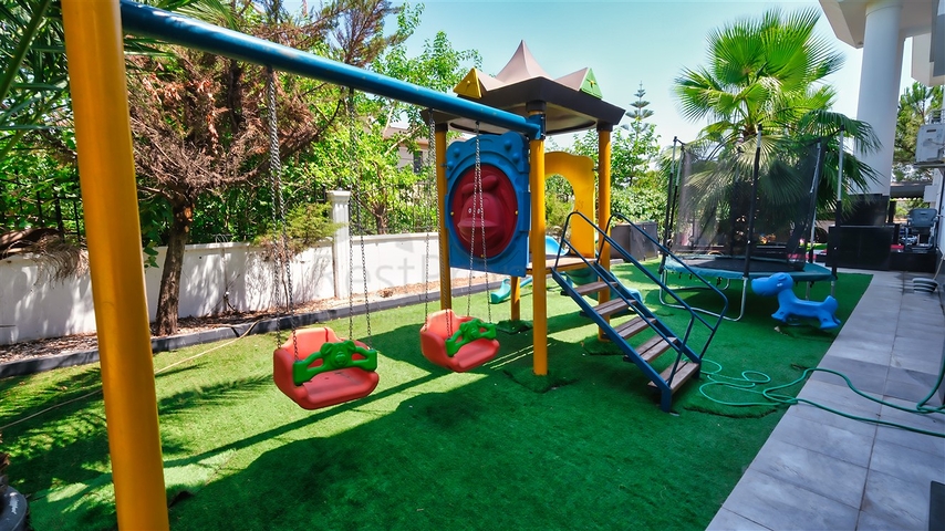 فيلا 4+1 في دوشيمالتي-منطقة أنطاليا 