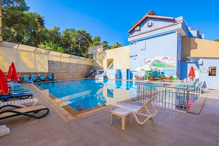 فندق من 57 غرفة في منطقة فتحية-أنطاليا معروض للبيع 