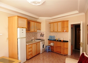 شقة مؤثثة بالكامل في مركز مدينة ألانيا بسعر مغري جداً