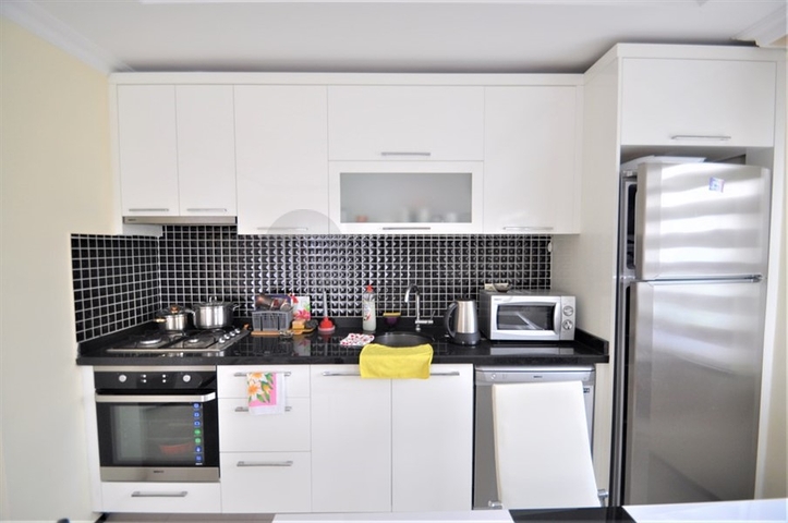 شقة مفروشة 2 + 1 في كستل