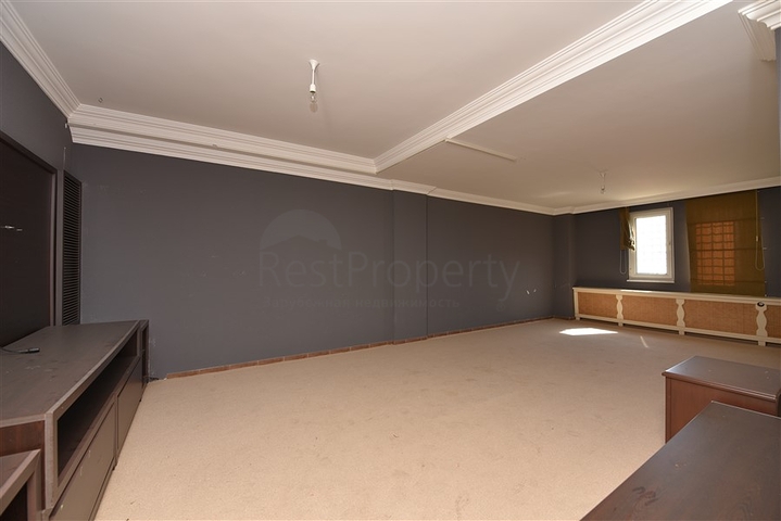 فيلا اطلالة بحرية في الانيا - مستقلة - تصميم 5 غرف وصالة - في مركز الانيا