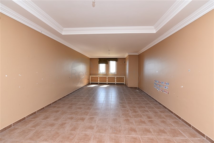 فيلا اطلالة بحرية في الانيا - مستقلة - تصميم 5 غرف وصالة - في مركز الانيا