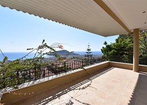 فيلا اطلالة بحرية في الانيا - مستقلة - تصميم 5 غرف وصالة - في مركز الانيا