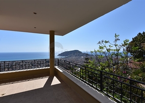 فيلا اطلالة بحرية في الانيا - مستقلة - تصميم 5 غرف وصالة - في مركز الانيا