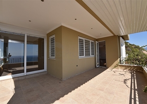 فيلا اطلالة بحرية في الانيا - مستقلة - تصميم 5 غرف وصالة - في مركز الانيا