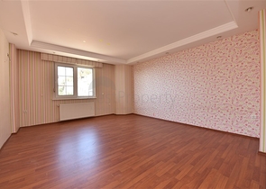 فيلا اطلالة بحرية في الانيا - مستقلة - تصميم 5 غرف وصالة - في مركز الانيا