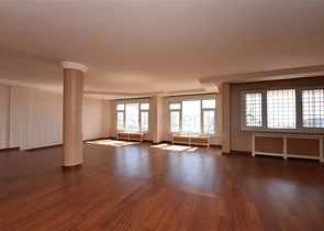 فيلا اطلالة بحرية في الانيا - مستقلة - تصميم 5 غرف وصالة - في مركز الانيا