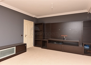 فيلا اطلالة بحرية في الانيا - مستقلة - تصميم 5 غرف وصالة - في مركز الانيا