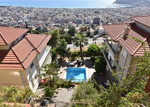 فيلا اطلالة بحرية في الانيا - مستقلة - تصميم 5 غرف وصالة - في مركز الانيا