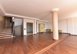 فيلا اطلالة بحرية في الانيا - مستقلة - تصميم 5 غرف وصالة - في مركز الانيا