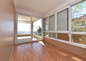 فيلا اطلالة بحرية في الانيا - مستقلة - تصميم 5 غرف وصالة - في مركز الانيا