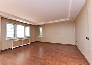 فيلا اطلالة بحرية في الانيا - مستقلة - تصميم 5 غرف وصالة - في مركز الانيا