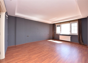 فيلا اطلالة بحرية في الانيا - مستقلة - تصميم 5 غرف وصالة - في مركز الانيا