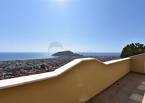 فيلا اطلالة بحرية في الانيا - مستقلة - تصميم 5 غرف وصالة - في مركز الانيا