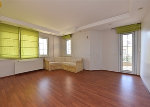 فيلا اطلالة بحرية في الانيا - مستقلة - تصميم 5 غرف وصالة - في مركز الانيا