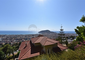 فيلا اطلالة بحرية في الانيا - مستقلة - تصميم 5 غرف وصالة - في مركز الانيا