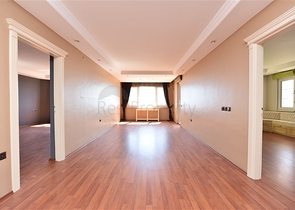 فيلا اطلالة بحرية في الانيا - مستقلة - تصميم 5 غرف وصالة - في مركز الانيا