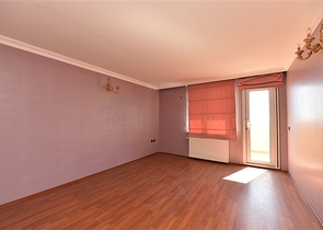 فيلا اطلالة بحرية في الانيا - مستقلة - تصميم 5 غرف وصالة - في مركز الانيا