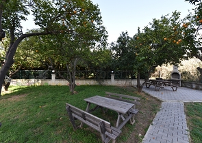 ضمن منطقة سكنية هادئة - شقة غرفتين وصالة مفروشة - في افسلار غرب الانيا 