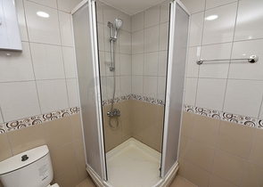 ضمن منطقة سكنية هادئة - شقة غرفتين وصالة مفروشة - في افسلار غرب الانيا 