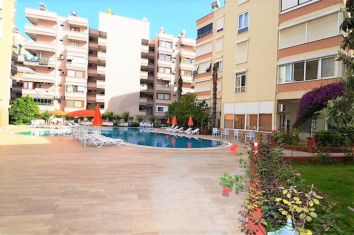 شقق 1+1 في مجمع مع شاطئ خاص