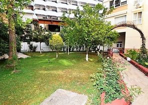 شقق 1+1 في مجمع مع شاطئ خاص