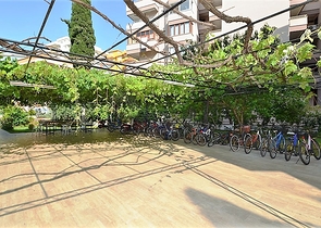 شقق 1+1 في مجمع مع شاطئ خاص