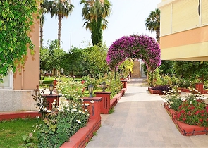 شقق 1+1 في مجمع مع شاطئ خاص