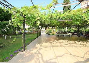 شقق 1+1 في مجمع مع شاطئ خاص