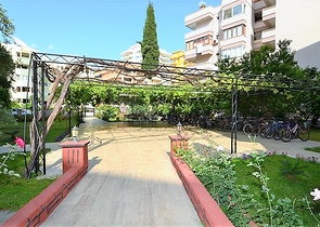 شقق 1+1 في مجمع مع شاطئ خاص