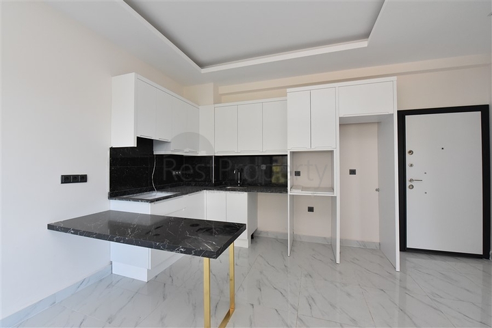 شقق اطلالة بحر في الانيا - غرفة وصالة -مجمع جديد -في كارجيجاك / الانيا 