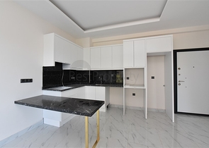 شقق اطلالة بحر في الانيا - غرفة وصالة -مجمع جديد -في كارجيجاك / الانيا 