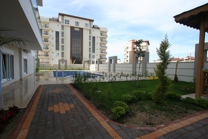 دوبلكس ثلاث غرف وصالة مميزة بتراسات واسعة في افسلار / الانيا 