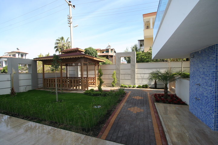 دوبلكس ثلاث غرف وصالة مميزة بتراسات واسعة في افسلار / الانيا 