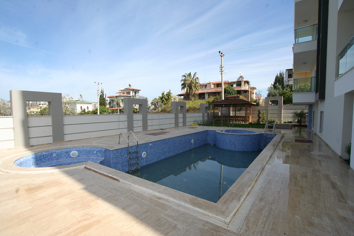 دوبلكس ثلاث غرف وصالة مميزة بتراسات واسعة في افسلار / الانيا 