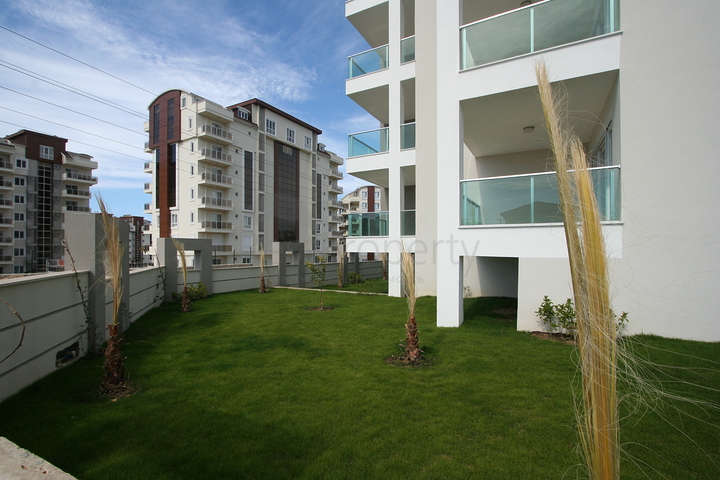 دوبلكس ثلاث غرف وصالة مميزة بتراسات واسعة في افسلار / الانيا 