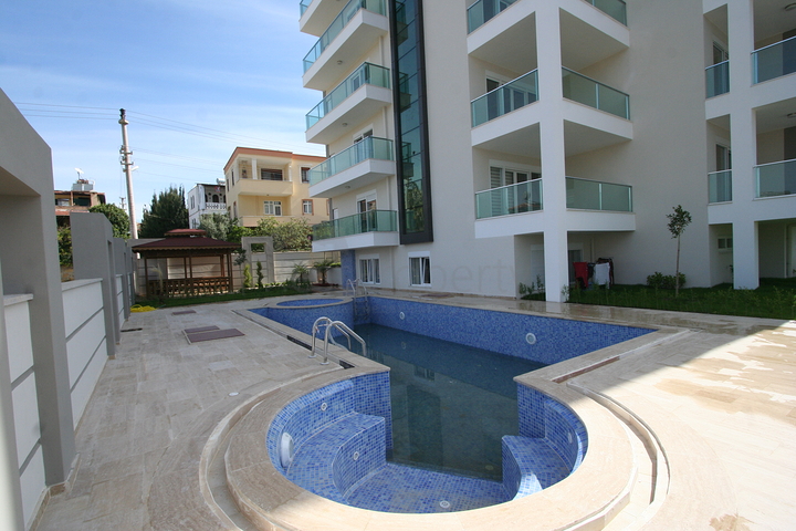 دوبلكس ثلاث غرف وصالة مميزة بتراسات واسعة في افسلار / الانيا 