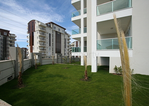 دوبلكس ثلاث غرف وصالة مميزة بتراسات واسعة في افسلار / الانيا 