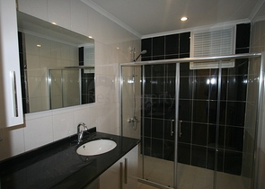 دوبلكس ثلاث غرف وصالة مميزة بتراسات واسعة في افسلار / الانيا 