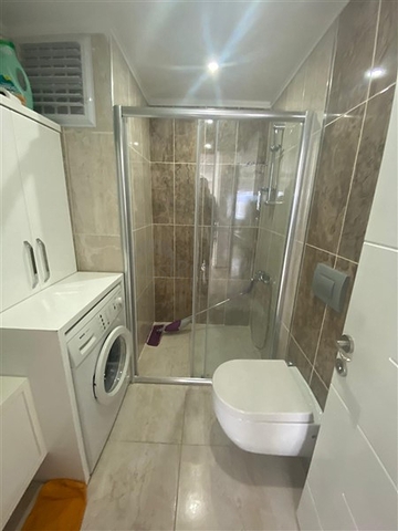 شقة غرفة وصالة مفروشة -ضمن مجمع سكني قريب من البحر والخدمات - في محمودلار / الانيا 